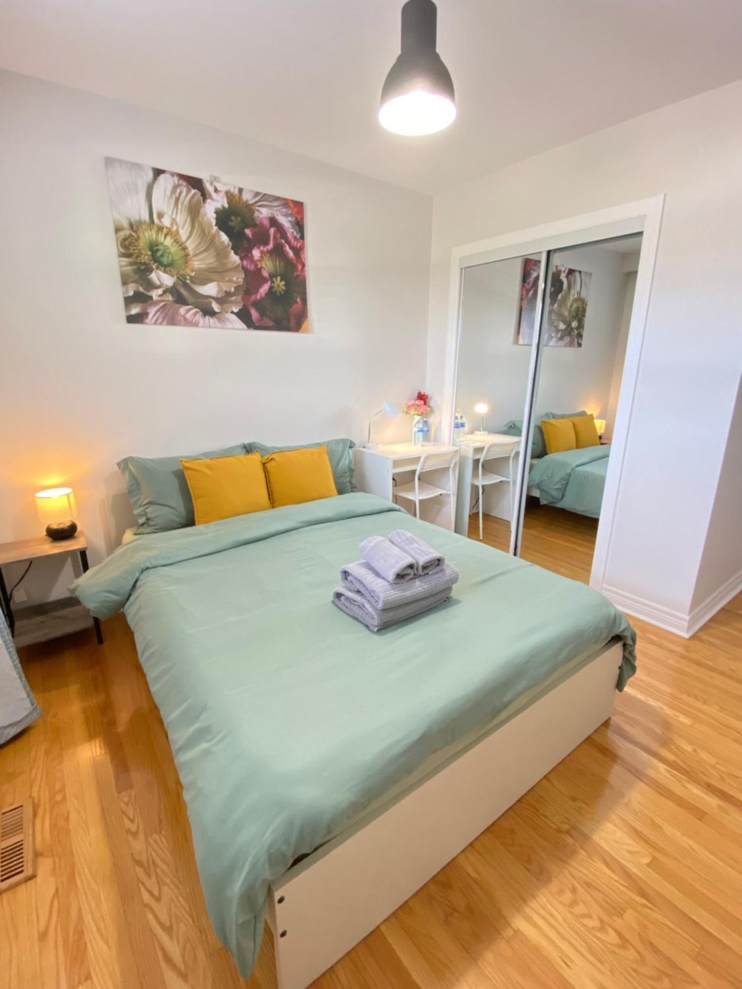 Sunny House - Main Floor, Free Parking, In Toronto Exterior foto