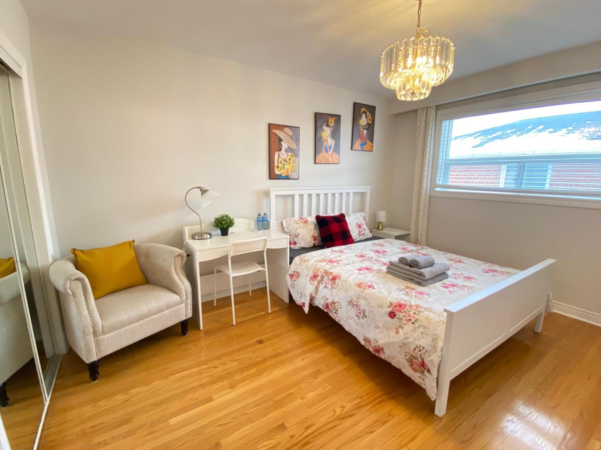 Sunny House - Main Floor, Free Parking, In Toronto Exterior foto