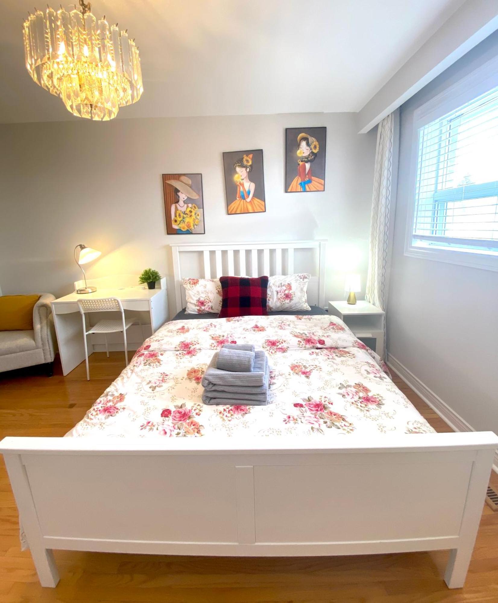 Sunny House - Main Floor, Free Parking, In Toronto Exterior foto