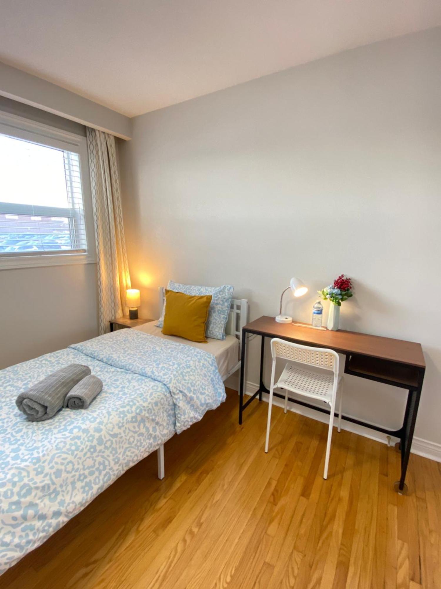 Sunny House - Main Floor, Free Parking, In Toronto Exterior foto
