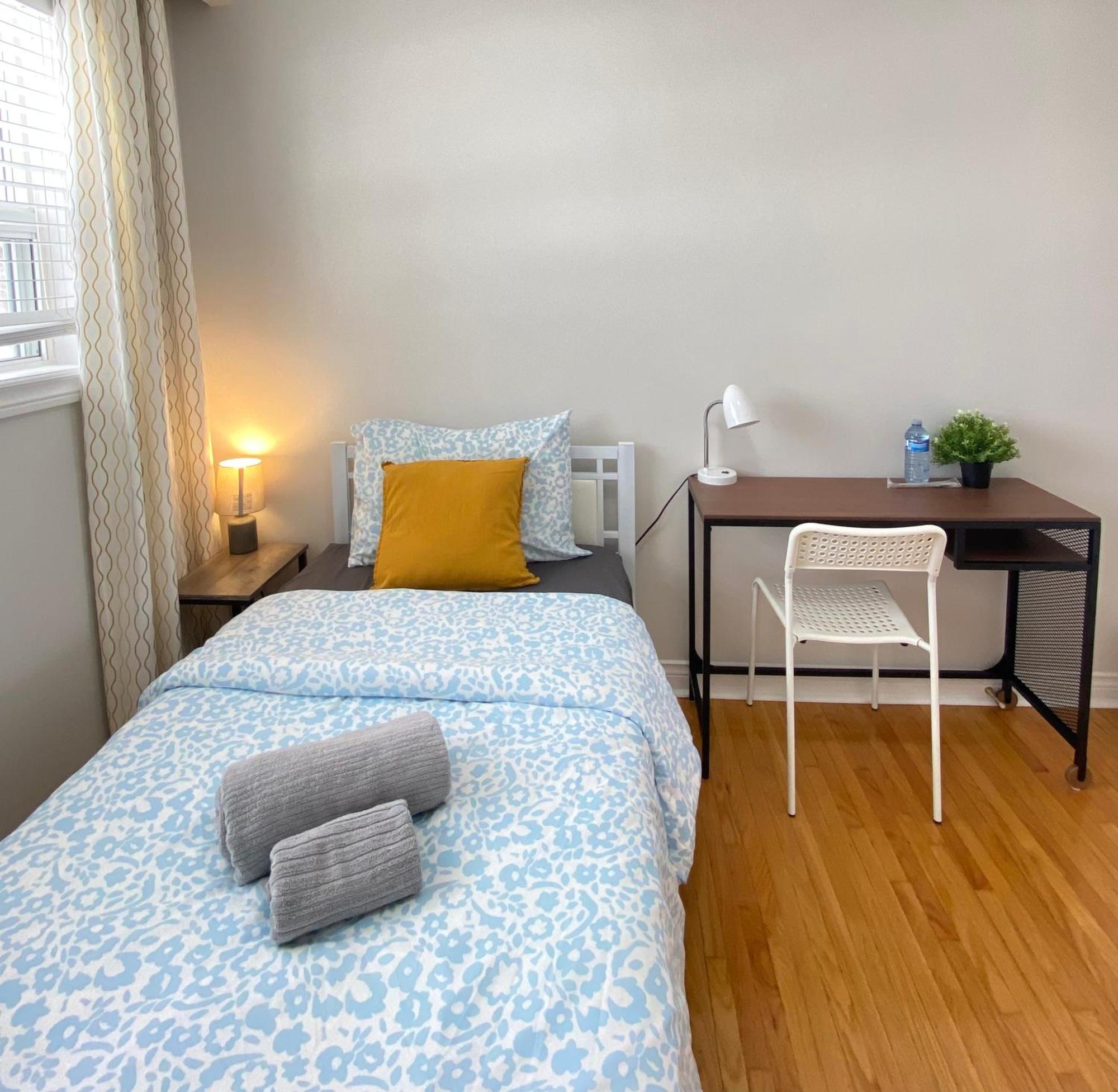 Sunny House - Main Floor, Free Parking, In Toronto Exterior foto