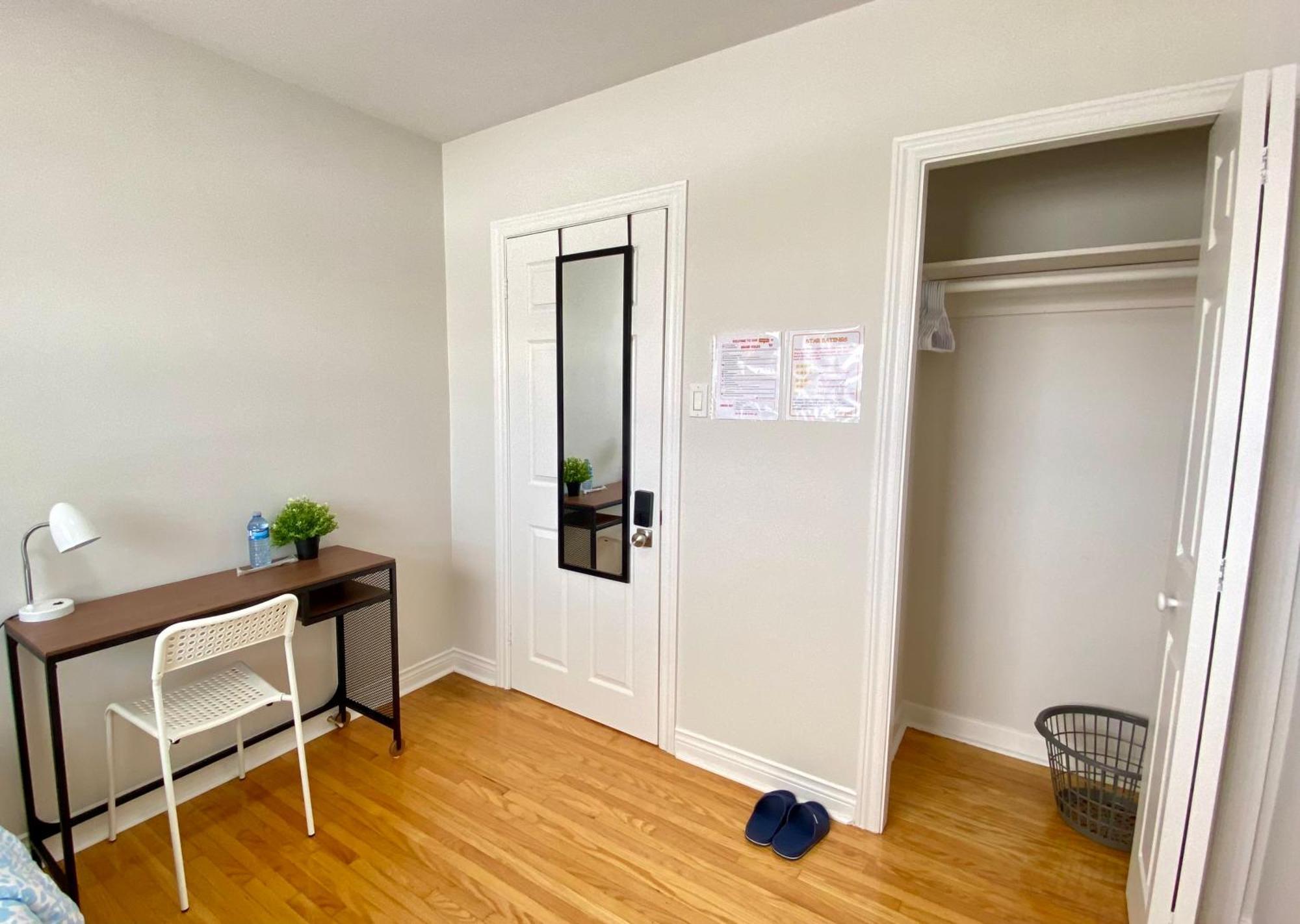 Sunny House - Main Floor, Free Parking, In Toronto Quarto foto