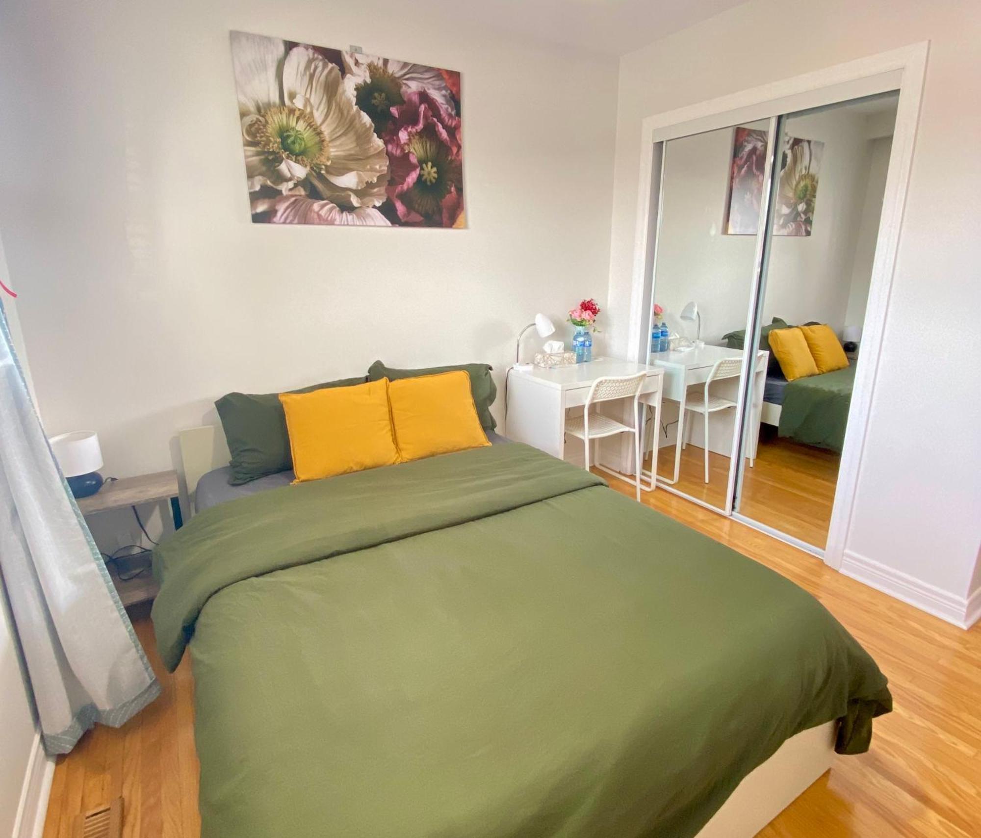 Sunny House - Main Floor, Free Parking, In Toronto Quarto foto