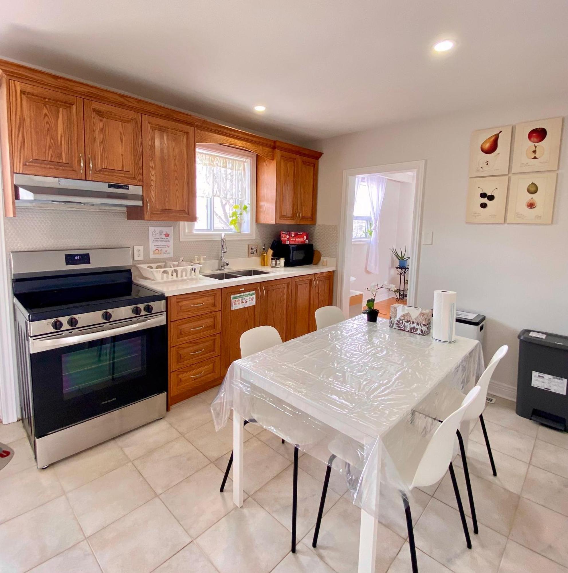 Sunny House - Main Floor, Free Parking, In Toronto Exterior foto