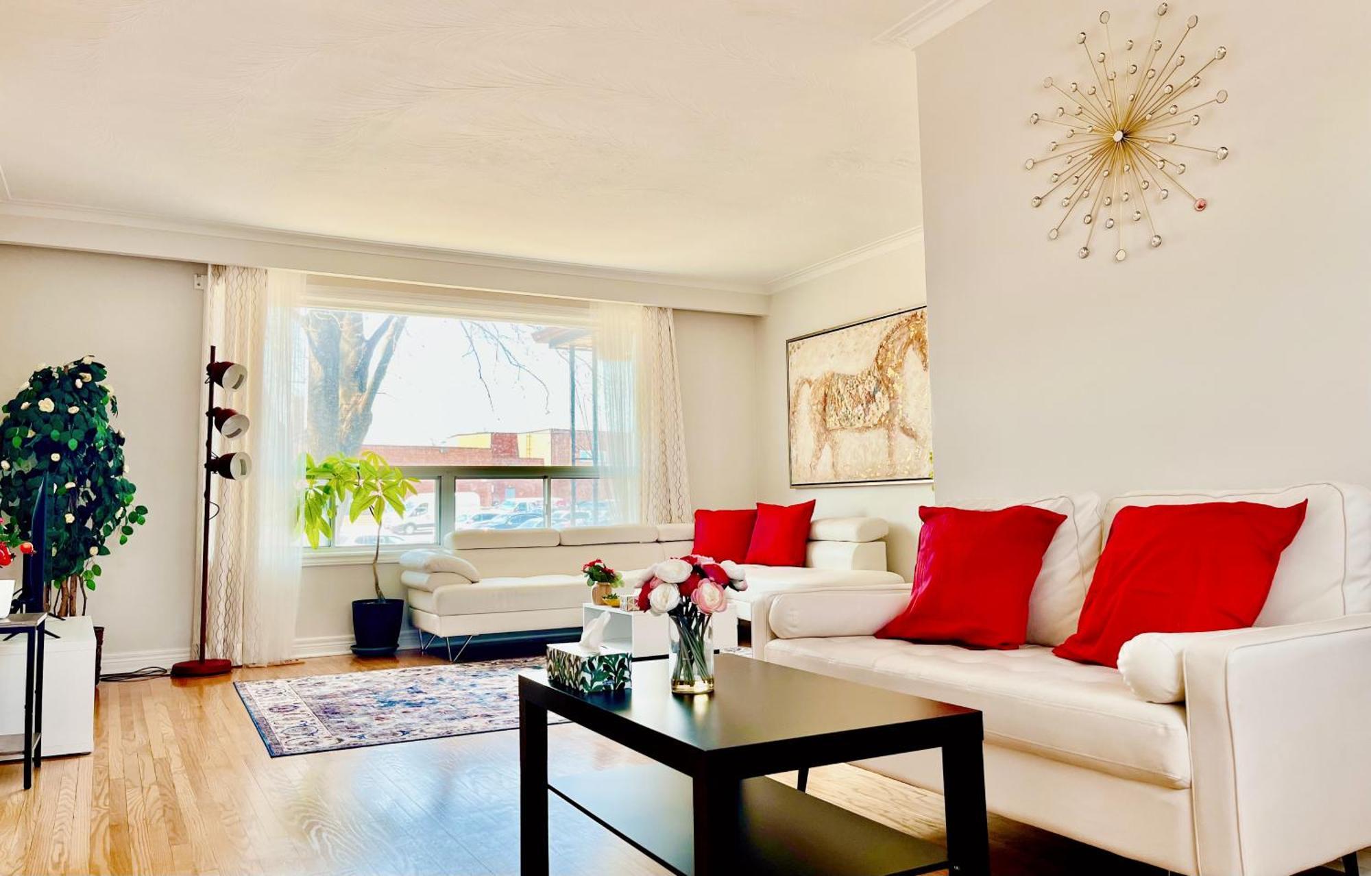 Sunny House - Main Floor, Free Parking, In Toronto Exterior foto