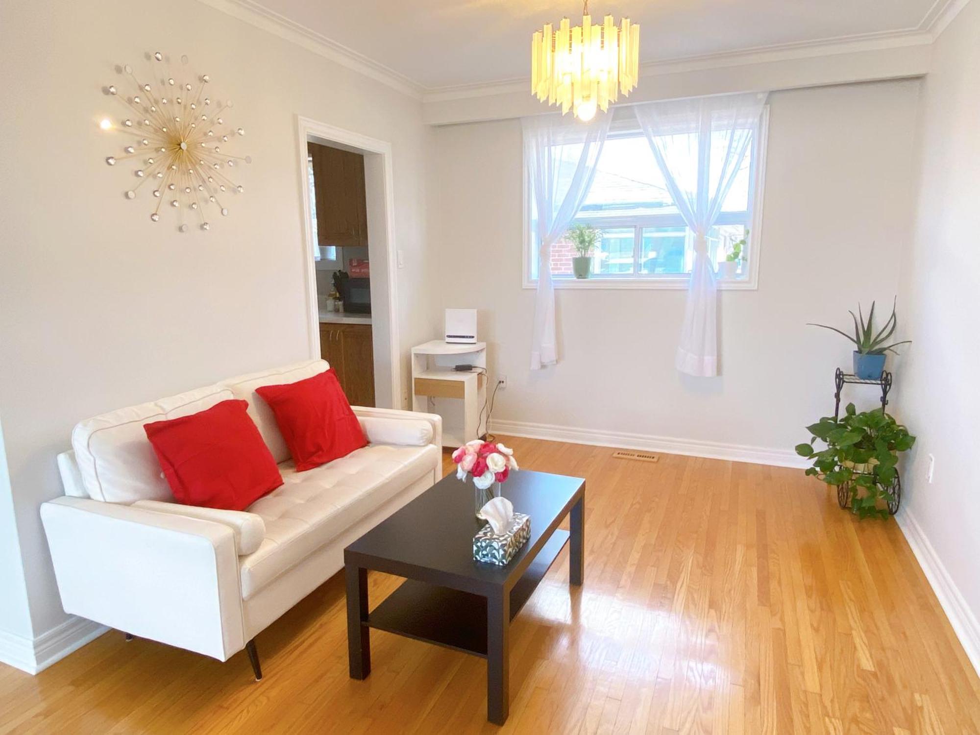 Sunny House - Main Floor, Free Parking, In Toronto Exterior foto