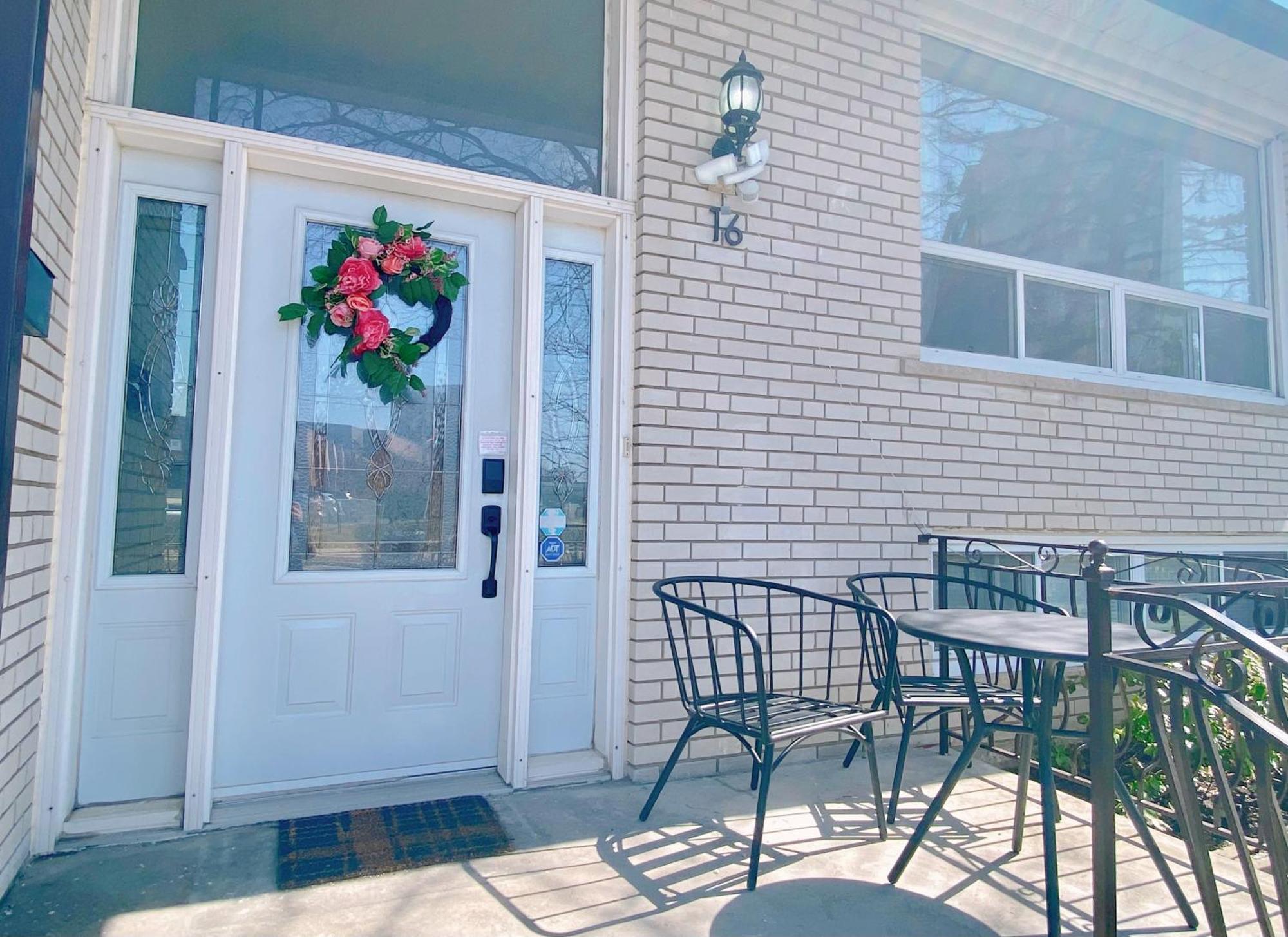 Sunny House - Main Floor, Free Parking, In Toronto Exterior foto