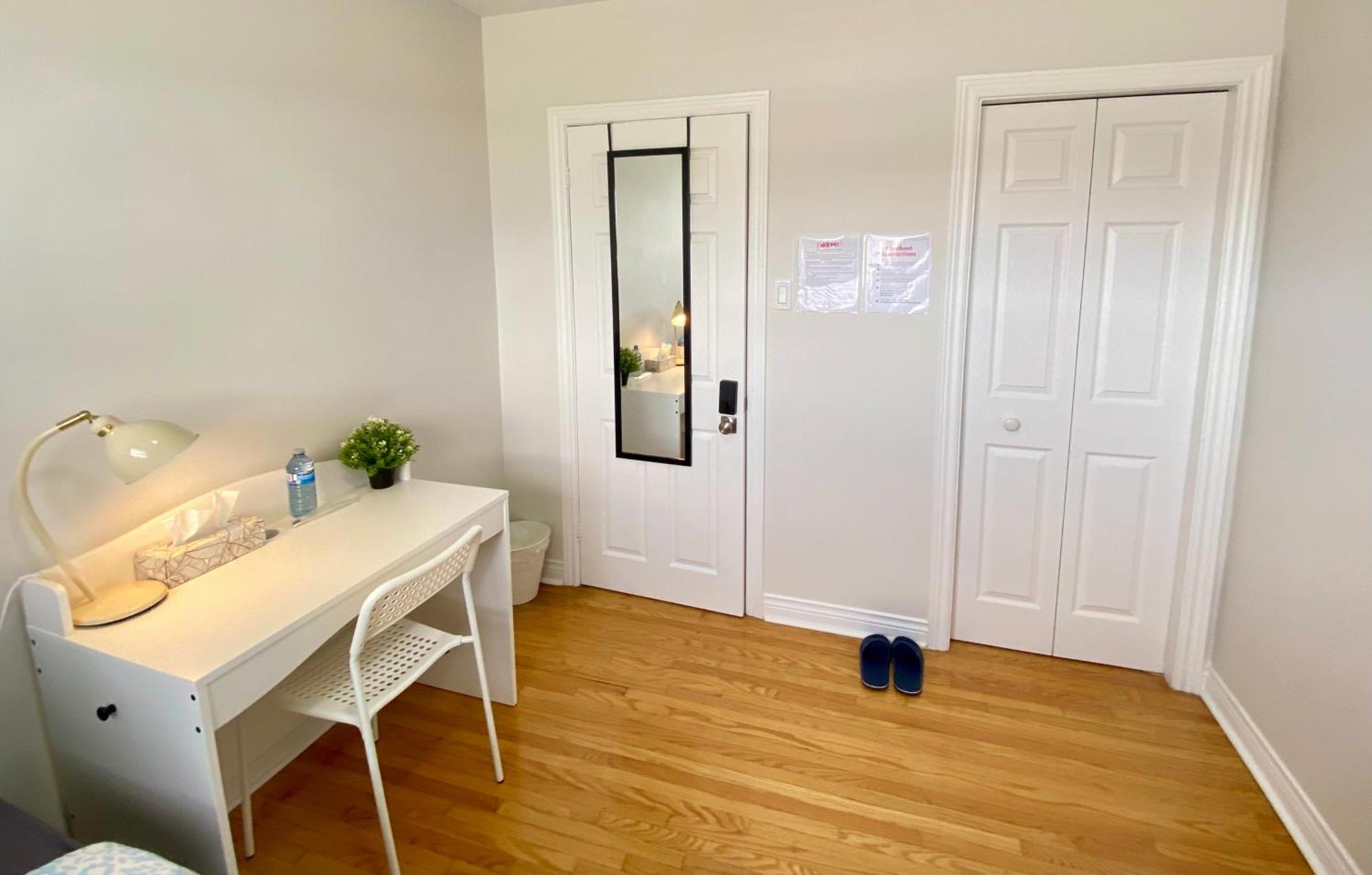 Sunny House - Main Floor, Free Parking, In Toronto Exterior foto