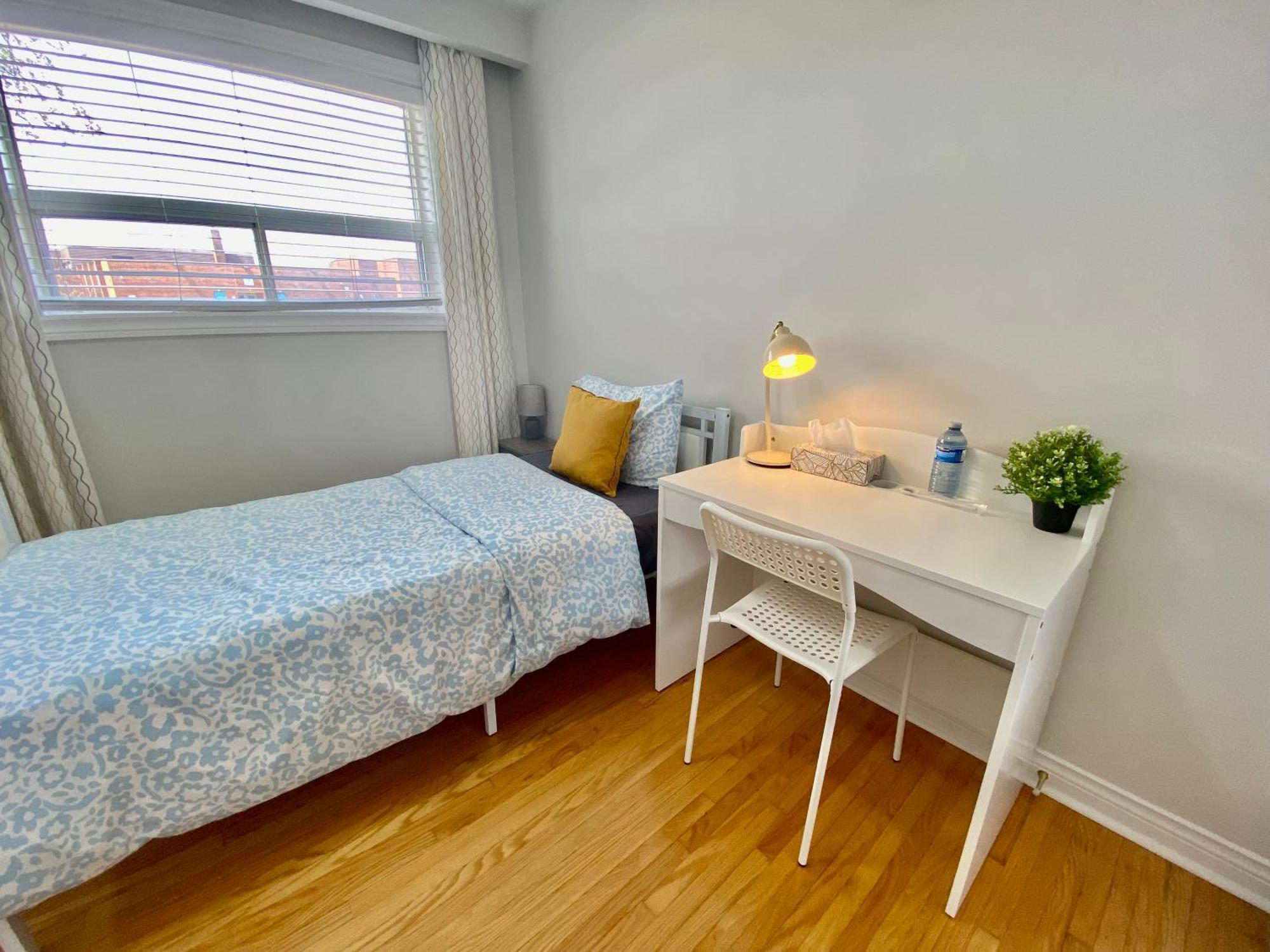 Sunny House - Main Floor, Free Parking, In Toronto Exterior foto
